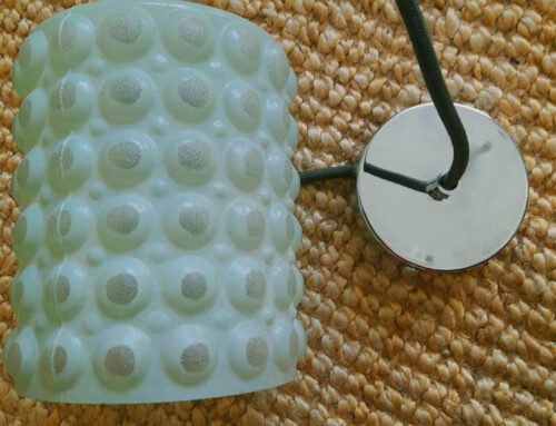 Lampa wisząca z seledynowym kloszem, lata 70